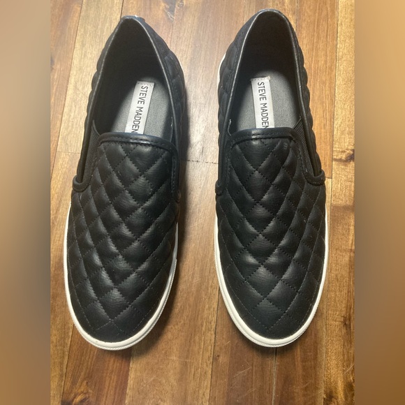 Steve Madden quilted loafers. ECENTRCQ BLACK - Picture 1 of 3
